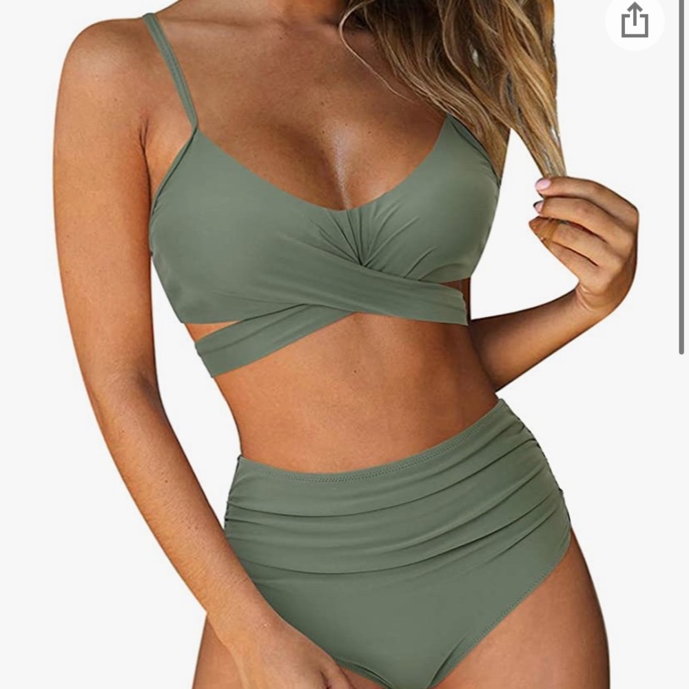 *NWOT* Amazon olive green swim top 💚👙